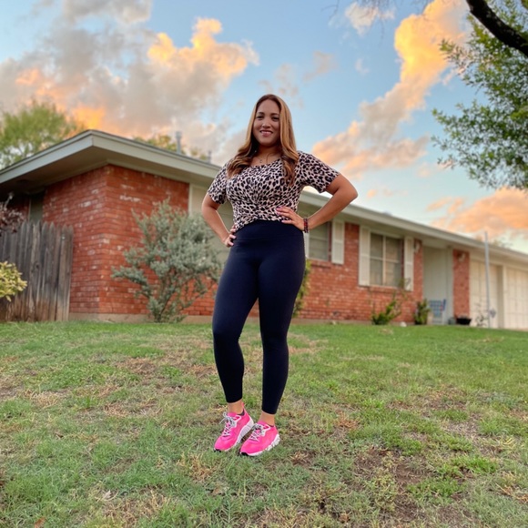 🧜🏼‍♀️ Meet your Posher, Vanessa 💃🏻 - Picture 4 of 14